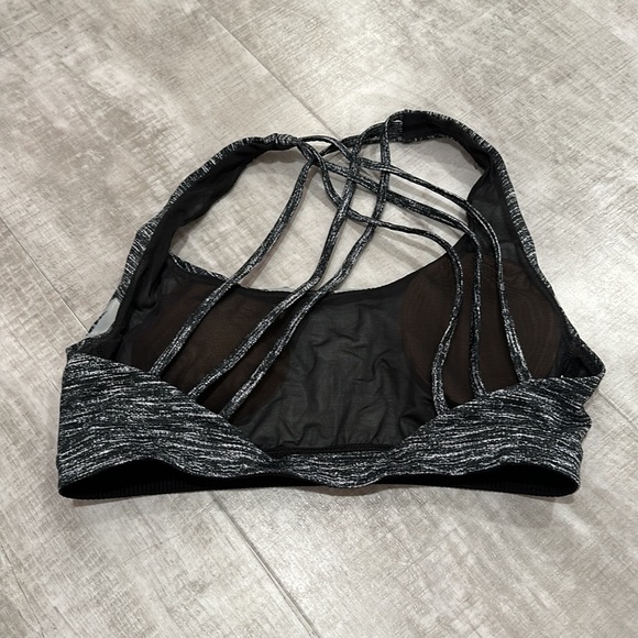 💕SOLD💕Victoria’s Secret sports bra - Picture 2 of 3